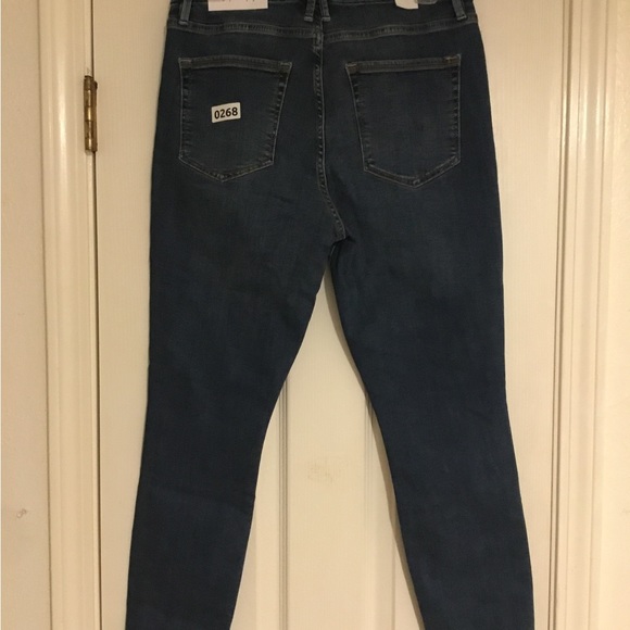 NWT Good American GOOD LEGS Short High Rise Skinny Jean -12/31 - Picture 3 of 6